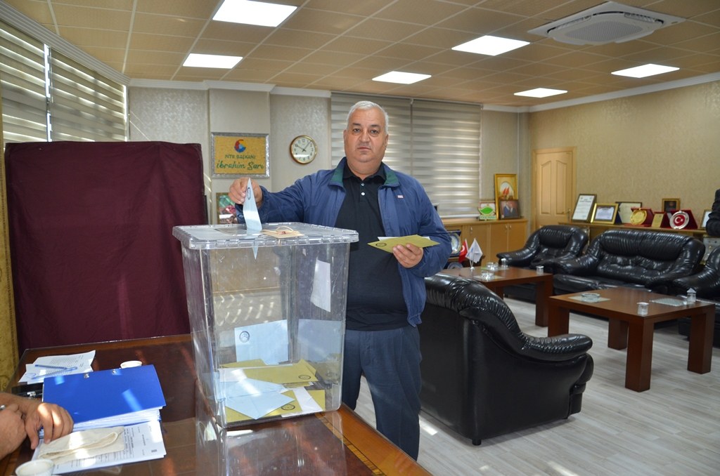 NİZİP TİCARET BORSASI’NDA YENİ DÖNEM BAŞLADI: İŞTE YENİ YÖNETİM VE GÖREV DAĞILIMI
