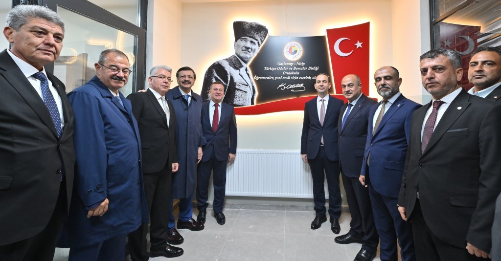 BAŞKAN HİSARCIKLIOĞLUNUN KATILIMIYLA TOBB NİZİP ORTAOKULUNUN AÇILIŞ TÖRENİ GERÇEKLEŞTİ