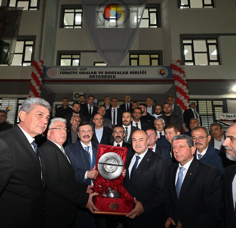 BAŞKAN HİSARCIKLIOĞLUNUN KATILIMIYLA TOBB NİZİP ORTAOKULUNUN AÇILIŞ TÖRENİ GERÇEKLEŞTİ