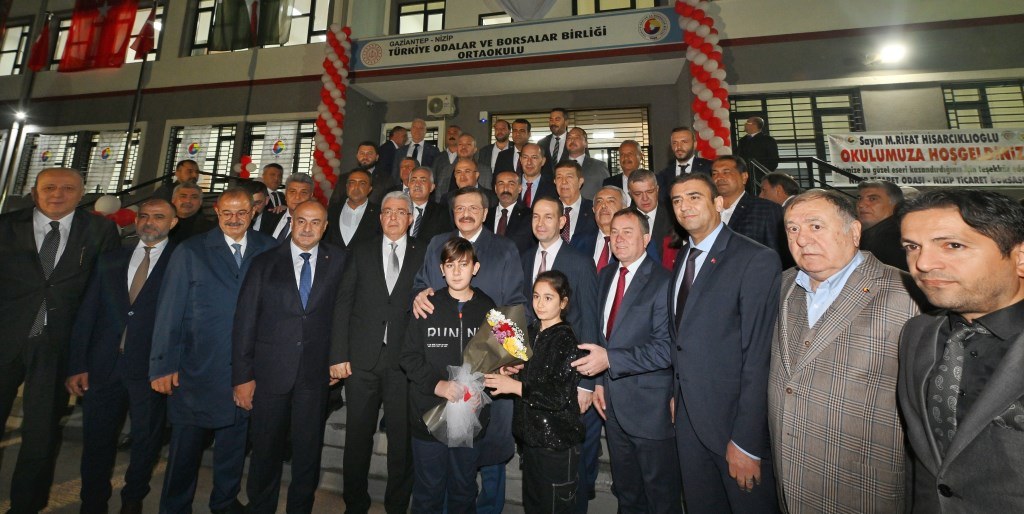 BAŞKAN HİSARCIKLIOĞLUNUN KATILIMIYLA TOBB NİZİP ORTAOKULUNUN AÇILIŞ TÖRENİ GERÇEKLEŞTİ