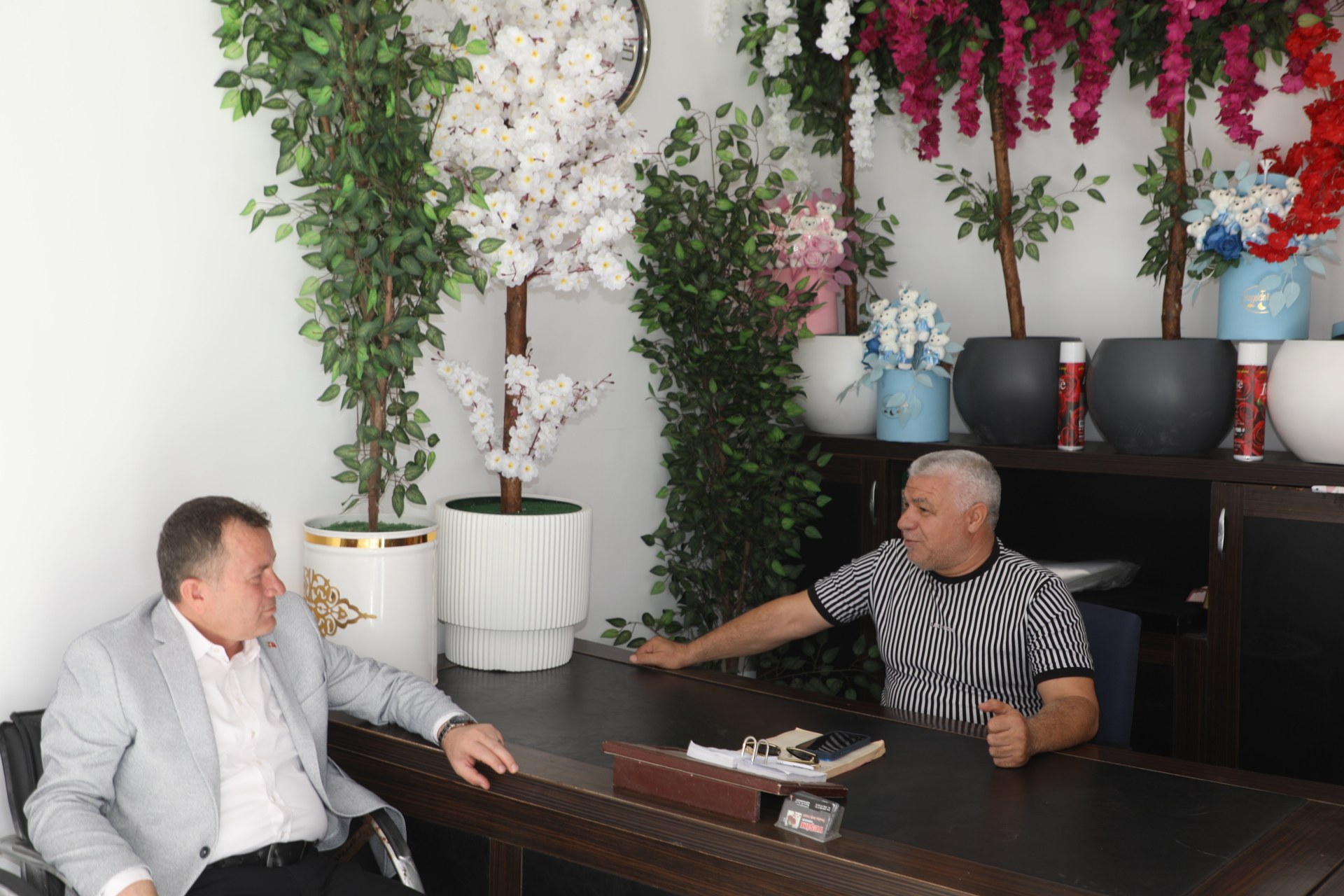 Başkan Doğan, Nizip’i adım adım gezerek talepleri dinliyor