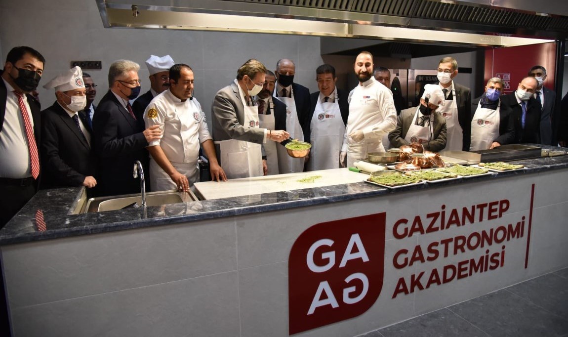 HISARCIKLIOGLU BIR DIZI TEMAS VE AÇILISLARDA BULUNMAK ÜZERE GAZIANTEP’E GELDI