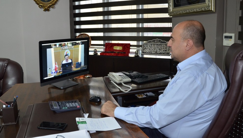 BASKAN SARI DOGU VE GÜNEYDOGU ANADOLU BÖLGESI ISTISARE TOPLANTISINA KATILDI