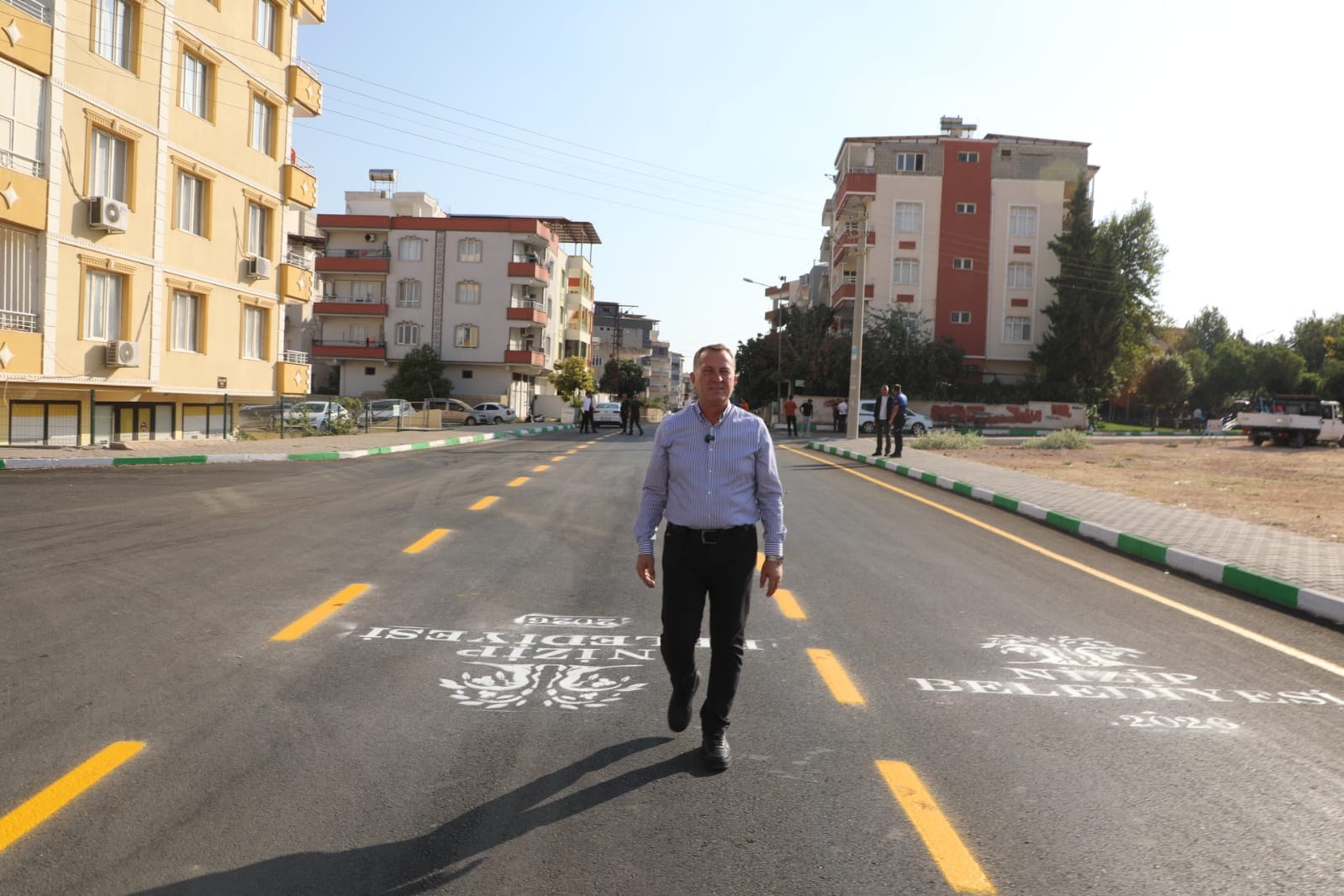Nizip Belediyesi gece gündüz sahada: Yollar yenileniyor