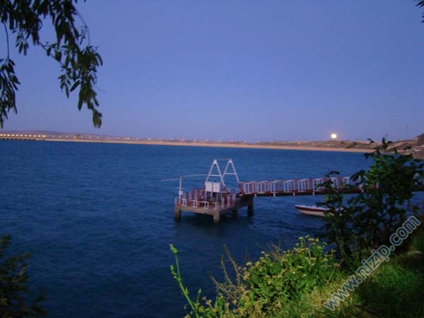 barajda ay manzarası 