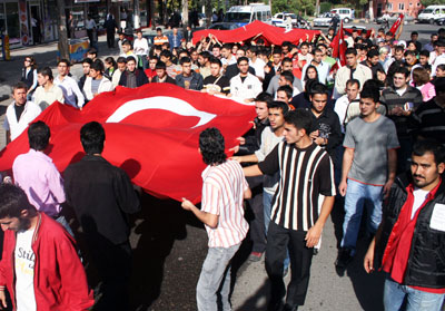 Teröre tepkiler çığ gibi büyüyor