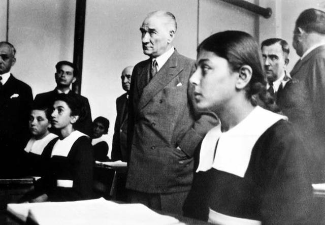 Atatürk'ün sansürlenen fotoğrafları Atatürk'ün sansürlenen fotoğrafları
