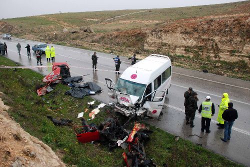 Gaziantep Nizip Karayolunda Kazada: 14 Kişi Öldü, ...