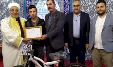 Altindağ mahallesi molla halil camiinde ödül töreni yapildi Altindağ mahallesi molla halil camiinde ödül töreni yapildi