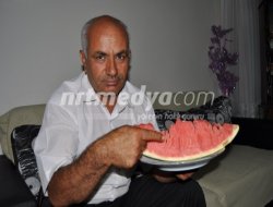 Karpuzda Arapça La İlahe İllallah yazısı Karpuzda Arapça La İlahe İllallah yazısı