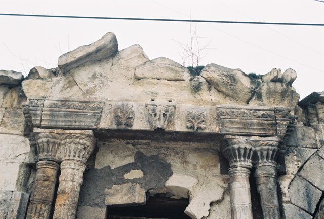 Foto : 234- Zabitler Evi, giriş kapısı alınlığından görünüş