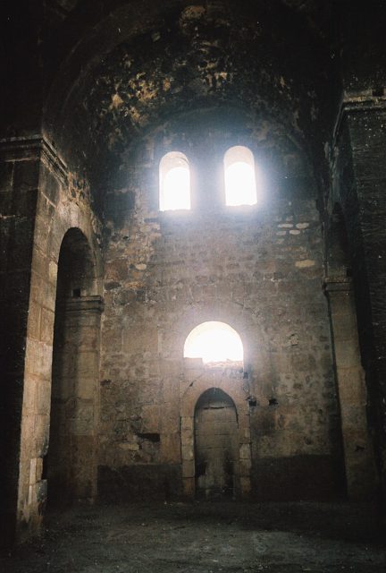 Foto : 179- Fevkani Kilisesi, iç mekanda güney cephe ve mihraptan görünüş
