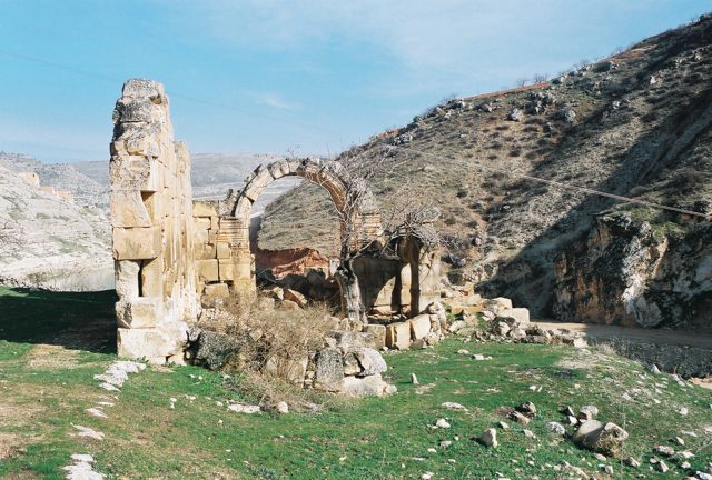 Foto : 143- Ehneş Kilisesi, batıdan görünüş