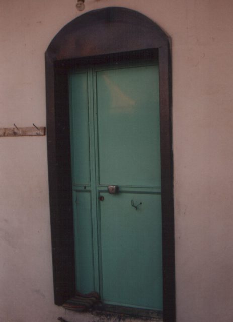 Foto : 120- Akçakent Köyü yukarıoba Camii, harime girişi sağlayan kapıdan görünüş
