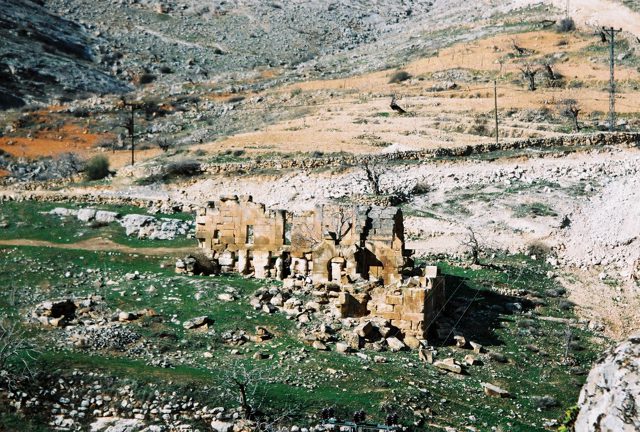 Foto : 140- Ehneş Kilisesi, güneydoğudan genel görünüş