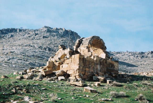 Foto : 141- Ehneş Kilisesi, güneydoğudan görünüş