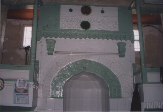 Foto : 79- Salkım Kasabası Merkez Camii, mihrap üstünde yer alan süslemelerden görünüş