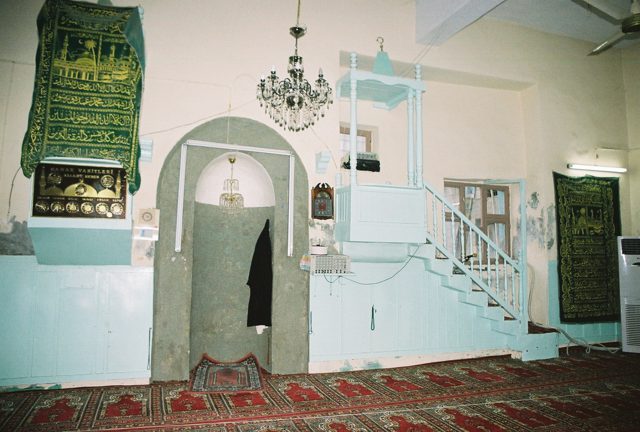Foto : 22- Salkım Kasabası Adaklı Camii, Mihrap ve Minberden görünüş