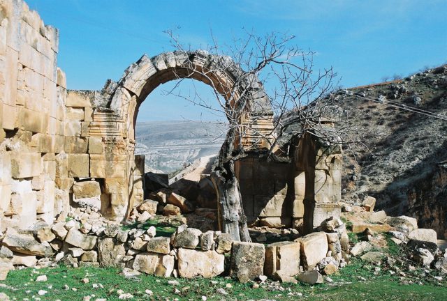 Foto : 146- Ehneş Kilisesi, batıdan görünüş