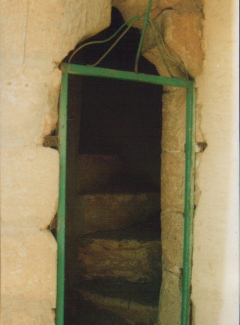 Foto : 84- Sekili Kasabası Eski Höyük Camii, minarenin giriş kapısından görünüş