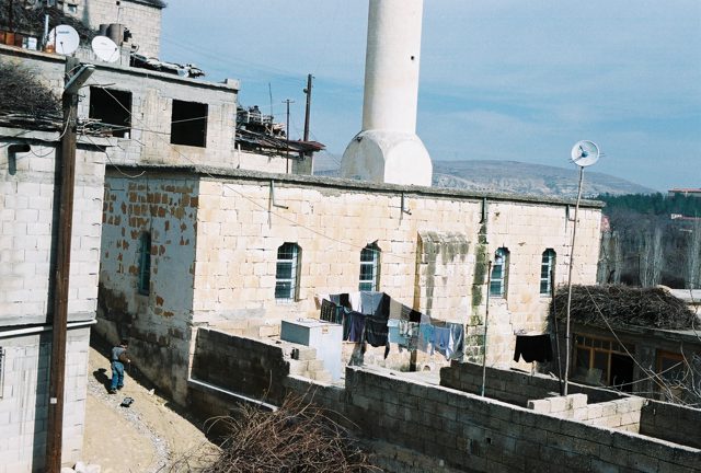 Foto : 109- Akçakent Köyü Aşağıoba Camii, güneybatıdan görünüş