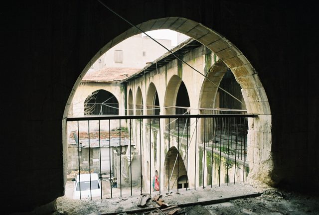 Foto : 200- Fincancıoğlu Sabunhanesi, ikinci katta kemer içinden güney kanadın  görünüşü