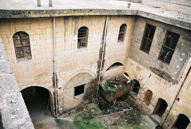 Foto : 213- Hacı Ahmet Sayın Sabunhanesi, avlu ve avluya açılan bölümlerden görünüş