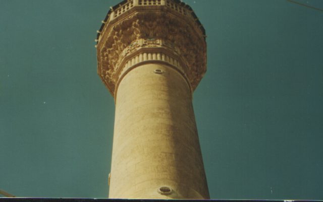 Foto : 36- Leylek Camii, minarenin şerefe altından görünüş