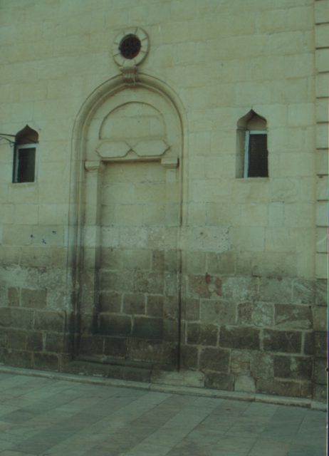 Foto : 95- Çarşı Camii, güney cephede mihrap önü bölümünün dıştan belirtildiği bölümden görünüş