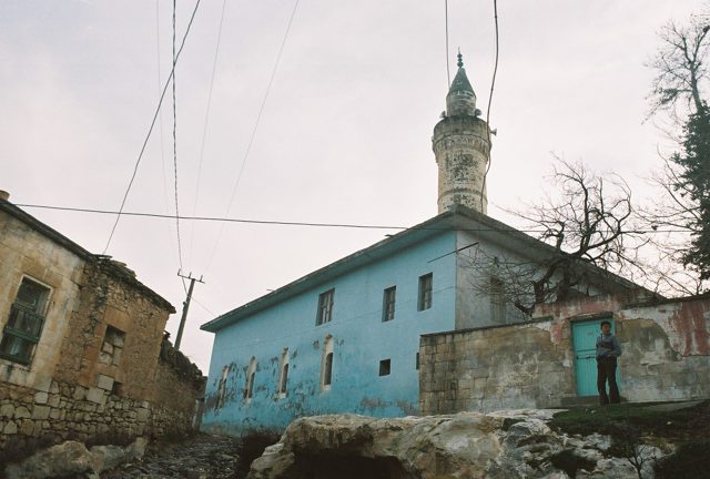 Foto : 18- Salkım Kasabası Adaklı Camii, kuzeydoğudan genel görünüş