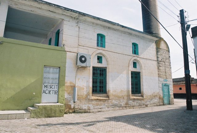 Foto : 54- Tatlıcak Kasabası Merkez Camii, Kuzeye 1968 yılında eklenen bölümün batı cephesinden görünüş